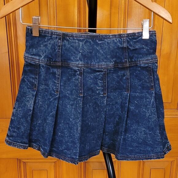 No Boundaries Y2K Dark Wash Pleated Denim Mini Skirt Size 3‑5 Button Fly - Picture 2 of 10